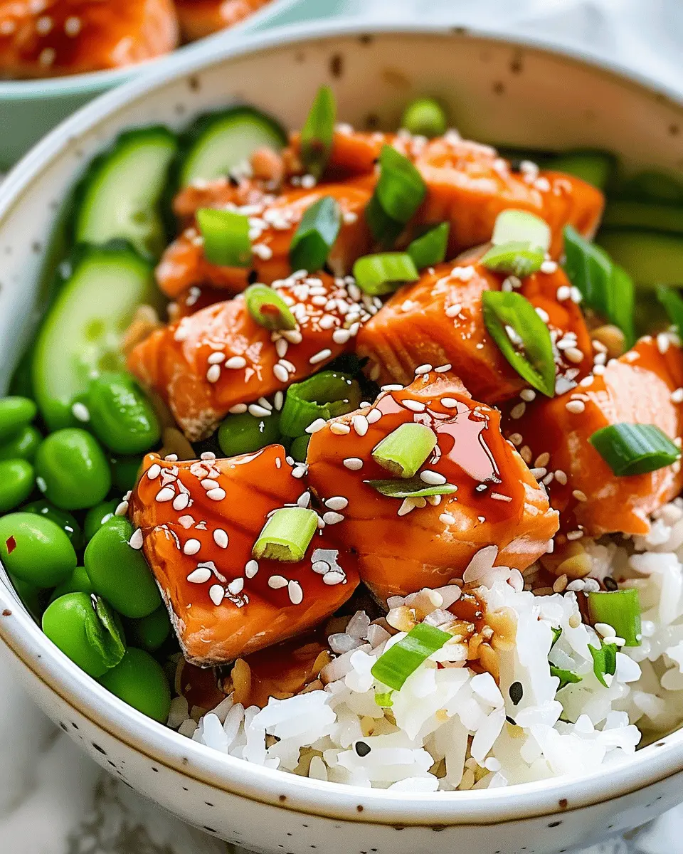 Honey Sriracha Salmon Bowls: A Sweet and Spicy Delight